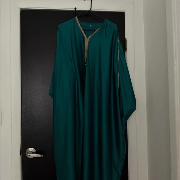 Arab/Pakistani/ Indian Elegant Teal Kaftan with Gold Trim - Picture 2 of 3
